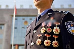 缉毒警嫂的电话只敢响铃5秒钟:要为丈夫安全着想