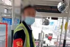 东莞女子乘公交遭司机辱骂 司机称你坐前面影响我开车心情