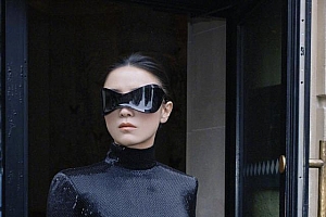 宋佳巴黎时装周看秀造型 原来她也可以如此冷艳酷拽