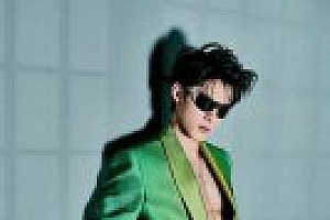 王鹤棣绿色西装造型 网友:月尊杀疯了