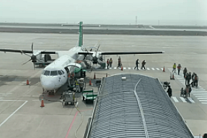 台湾一航班异常紧急折返 落地后有乘客被吓的直接回家:再也不坐飞机了