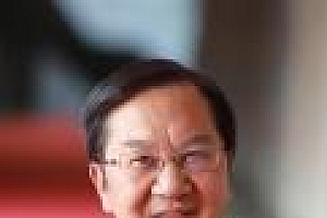 政协委员建言“免费医疗”:因病返贫的非常多