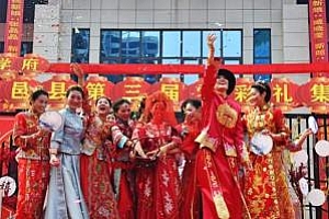 “零彩礼”,可行吗?高价彩礼成因复杂 需因地制宜