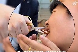 女子吃龙虾舌头被钳子卡住,店长用工具帮忙解救!大型社死!