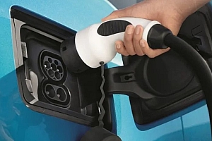 大号“充电宝”又火了,真能破解电动汽车充电难?