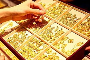 谁在推着年轻人买黄金?