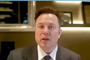 马斯克辟谣特斯拉机器人袭击工人:机械臂造成的