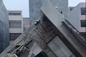 广东一民房突然倒塌,当地:疑因地质问题引起,对涉及安全的30户91人疏散撤离