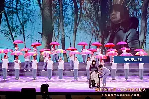13年了,她和女儿一直是同桌……