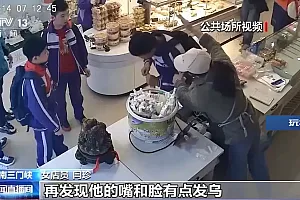 有惊无险!小学生食物卡喉 蛋糕店老板“教科书式”施救