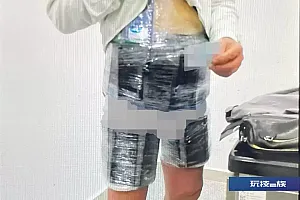 一男子绑藏走私手机62台进境被海关当场查获