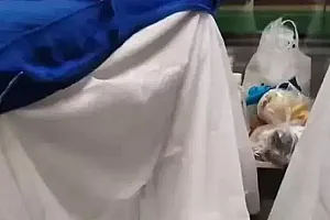 “老人吐槽火车下铺挂帘子不让坐”引热议,12306回应