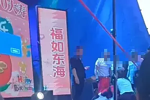 太突然!女歌手在演出途中倒地,已确认去世
