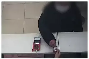 一男子盗窃医保卡后刷光近2万元,把自己“刷进去”了