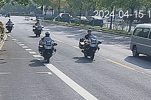 “集体停车!”杭州街头突发!遮阳“伞”一张,网友:满满安全感
