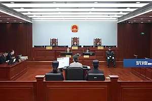 上海二中院一审公开开庭审理中国邮政集团有限公司上海市分公司原党委委员、副总经理黄来芳贪污、受贿案