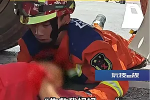 “先救我妈妈”,昆明一农贸市场内,一对母子被卷入大车下