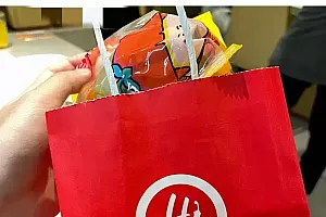 热搜第一!海底捞这个不免费了?网友吵翻