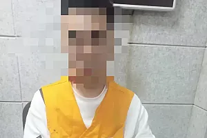 母亲含泪把儿子送进派出所:“恨也好,骂也好,我是在帮你”