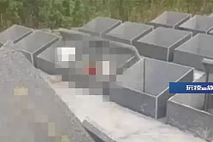 南通一公墓数十个墓盖被掀开,目击者称骨灰盒露出,警方:正在调查