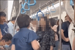 事发上海地铁!警方通报:邱某(女,40岁)被精神卫生中心收治