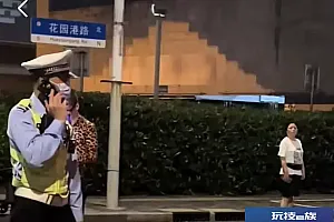 这群人太过分,行人被撞倒地不起……交警执法却遇困