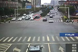 男子吸食“上头”电子烟意识模糊后驾车导致多起交通事故,法院判了!