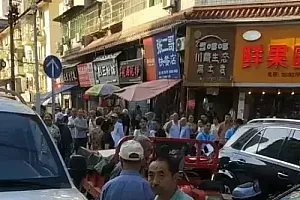 执法车辆占道致拥堵,南充市顺庆区综合行政执法局:驾驶员已接受处罚并调离岗位