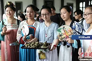这届年轻人,也太“传统”了吧!