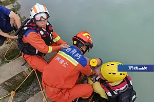 贵州一男子野泳,下半身被吸进“黑洞”