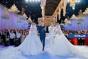 双胞胎兄弟,一起当兵,一起办婚礼,是种什么体验?