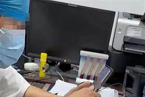 成都大邑一名医生疑在看病时查百度?医院:正在调查