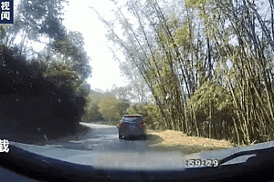 “别管我,先上铐!”