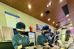 “奶茶店为四五十岁女性设岗”上热搜,创始人回应