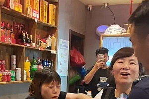 黄山老板娘“抢走”收款码,火了!