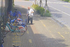 这个19岁的帅小伙,冲上热搜!