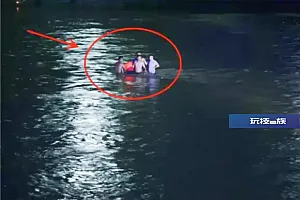 小情侣凌晨吵架后,河边上演“你跳,我也跳”?