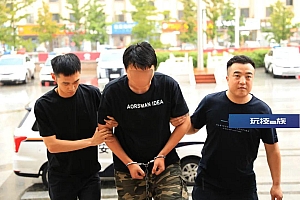 抓赌现场,内蒙古警方抓获一名潜逃18年的命案在逃嫌疑人!