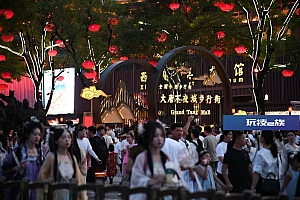 新场景、新玩法释放暑期消费市场新活力