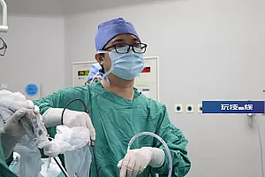 女子健身后痛得吃不下饭!医生惊呆:肠子竟然跑了…