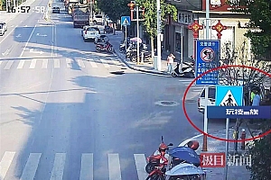 老人突发脑梗,交警上演“生死时速”