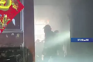 老人被困火场,119救援受阻!3名私家车主被行拘