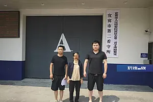 这位实习生小姐姐火了!网友:厉害了我的姐