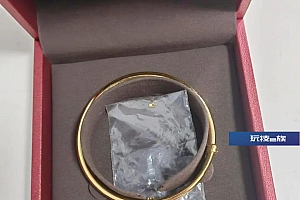 男子购买31克金手镯,店员转身报警!