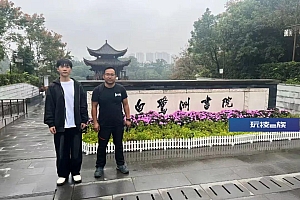 坠崖一年多的无人机突然回来了?网友:记得给这位大学生送锦旗……