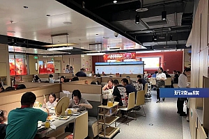 国庆假期火锅店、奶茶店火热,多地爆单