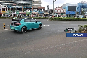 痛心!女子骑电动自行车带娃逆行,结果被撞身亡