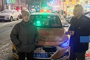 着急去中央大街看雪,福州游客手机忘出租车上了……结局暖心