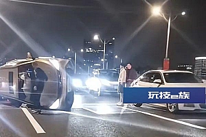 上海南北高架突发!两车碰擦致一车侧翻,车内人员从天窗脱困