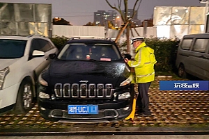 长沙一吉普车主不想交停车费,竟套牌同小区奥迪!交警:扣车记12分罚4千